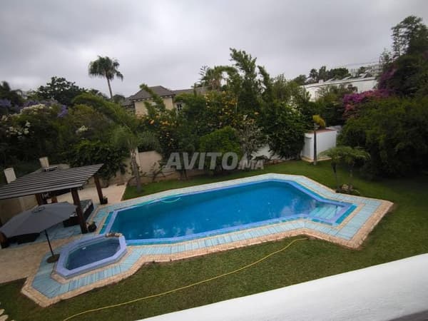 Location villa de luxe meublée avec piscine