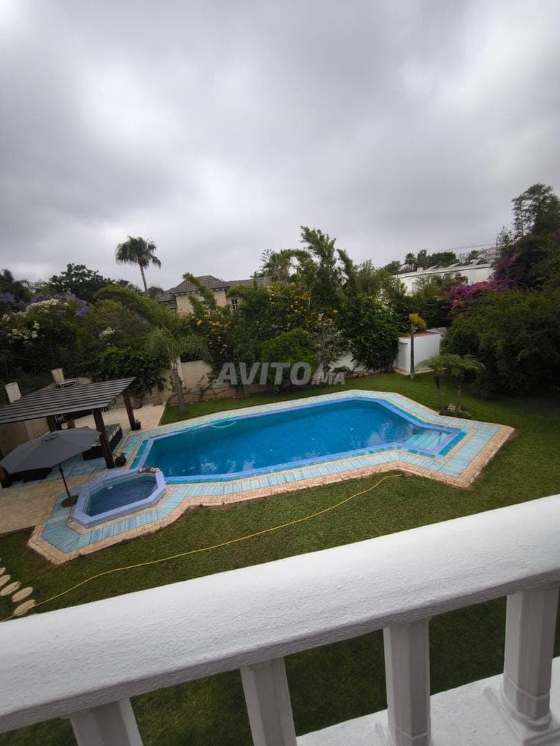 Villa de luxe meublée à louer avec piscine