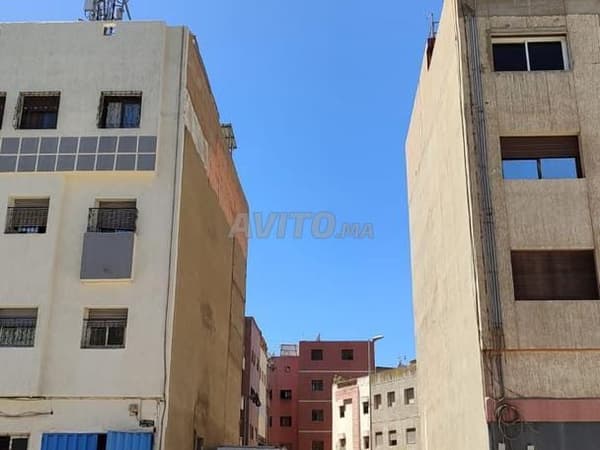 أرض بمساحة 120 م² بواجهة مزدوجة في سيدي البرنوصي