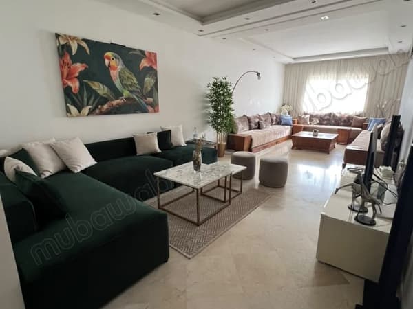 Bel appartement en location en Hassan Centre Ville. Surface totale 100 m². Prestation de…