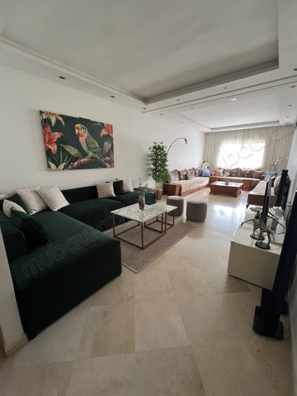 Bel appartement en location en Hassan Centre Ville. Surface totale 100 m². Prestation de…