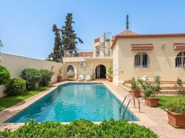 Villa met veel potentieel: panoramisch uitzicht
