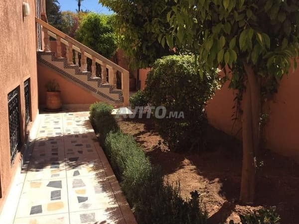 Maison commerciale 430 m2 à Zahirya Daoudaite