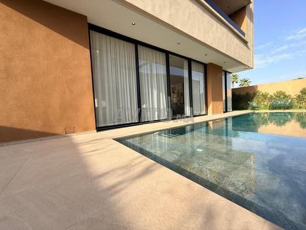 Nieuwe villa 🏡 goed gemeubileerd modern 4 suites