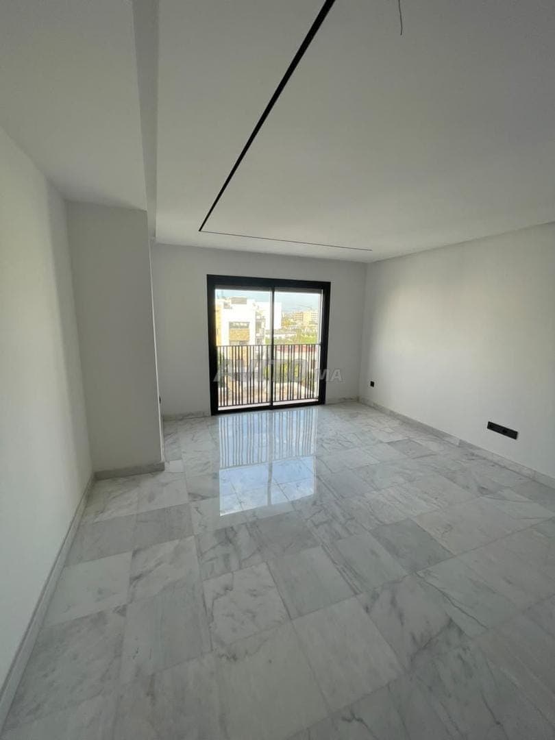 Empty apartment for rent 70 m² in Oasis
