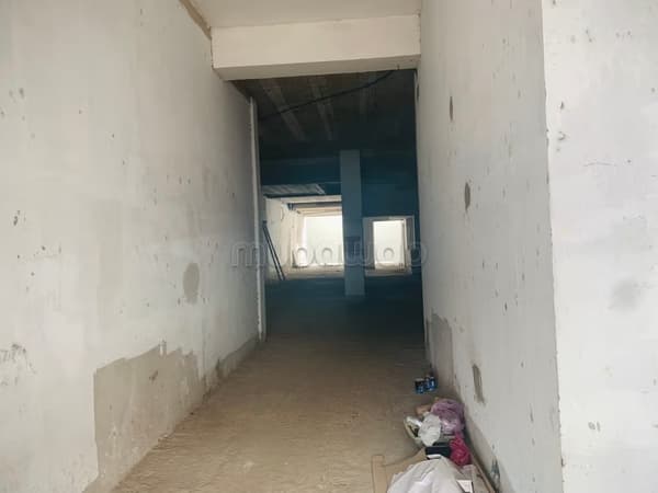 محل تجاري واسع للكراء، بمزرعة بريتانية