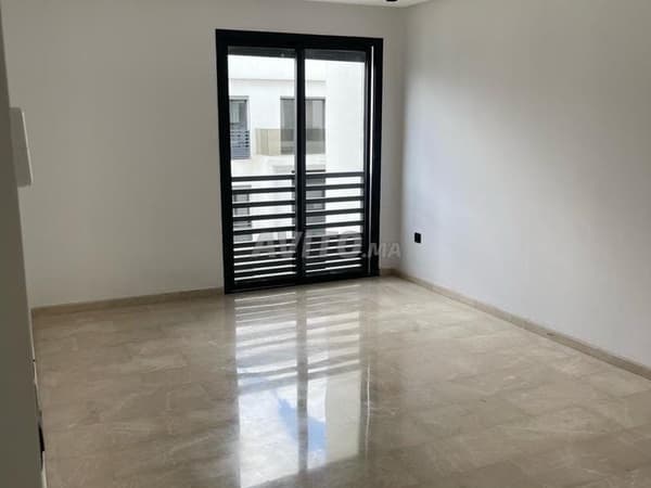 À LOUER – APPARTEMENT AVEC TERRASSES-VILLE VERTE