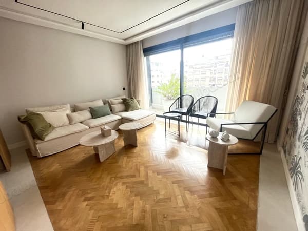 Zeer mooi modern en gemeubileerd studio met smaak en goed belicht