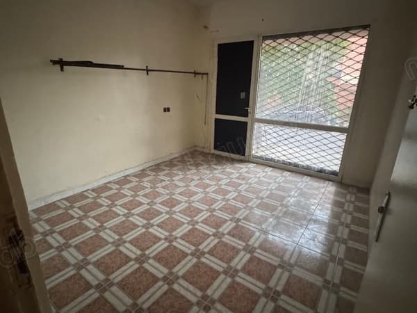 Beautiful commercial premises for sale in Guéliz. Surface area of 72 m². Secured residence