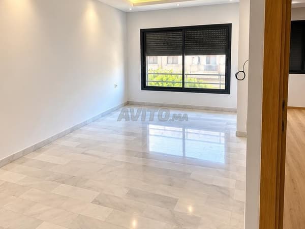 Empty studio for rent