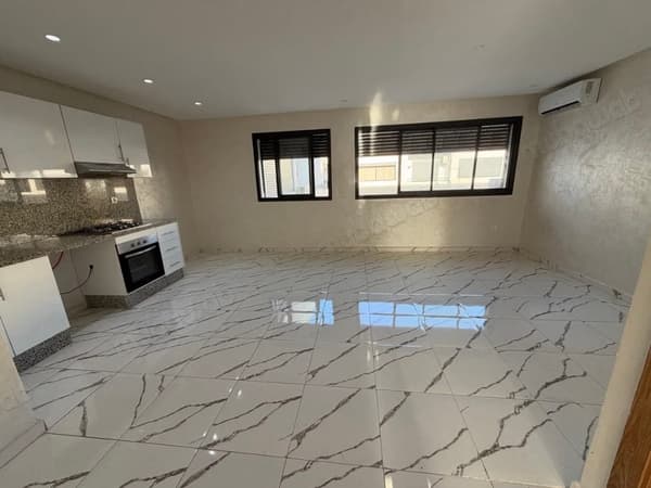 Très bel appartement en location à Roches Noires. 1 chambre. Avec ascenseur et terrasse
