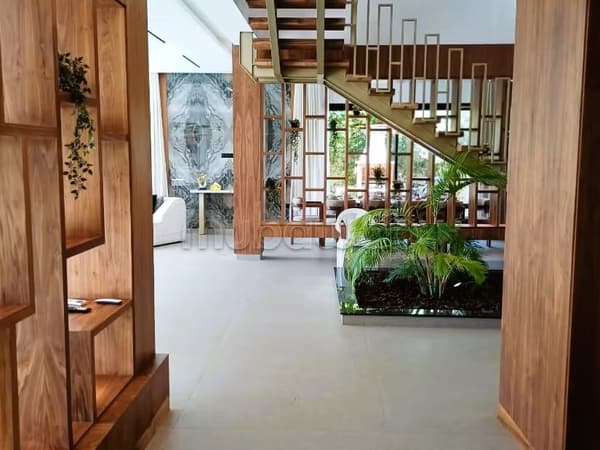 Exceptional villa overlooking the golf course
