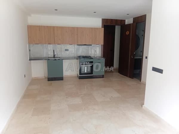 Appartement neuf à côté de la Clinique Chikh Khalifa
