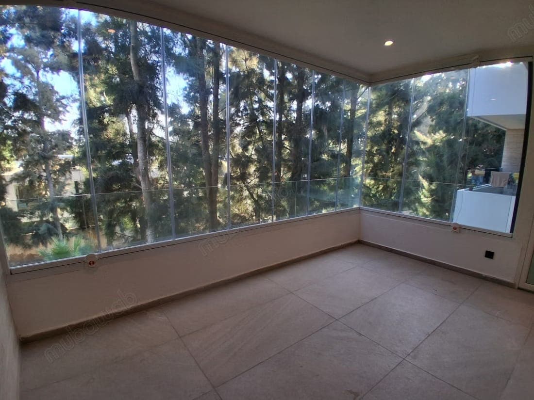 Appartement te huur in Souissi. 2 slaapkamers. Veiligheidsdeur en beveiligde residentie