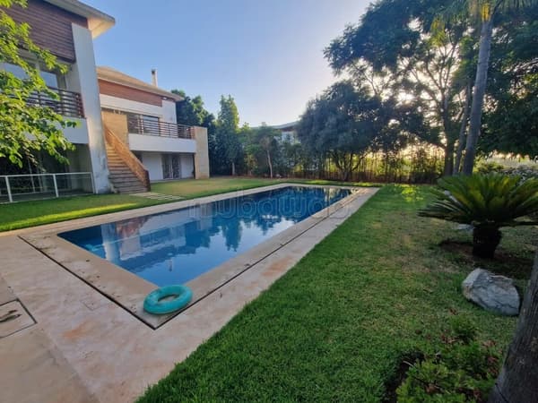 Villa d'exception 1100 m2 front golf