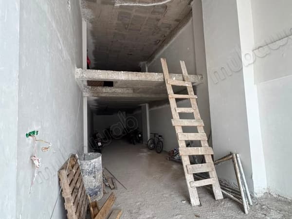 Oficinas y locales comerciales en alquiler en Klez. Superficie total 80 m²