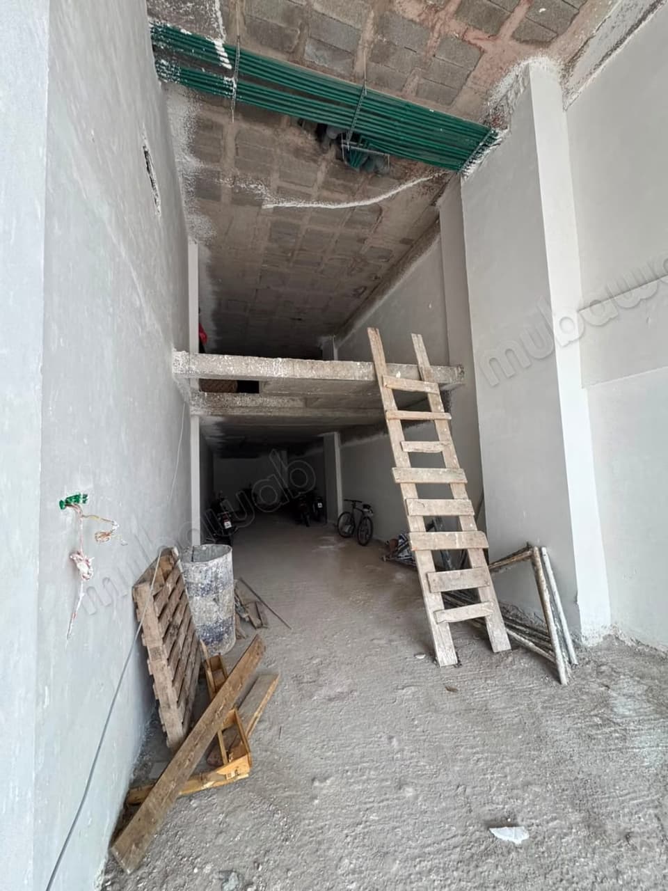 Oficinas y locales comerciales en alquiler en Klez. Superficie total 80 m²