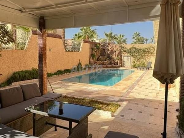 VILLA MEUBLÉE À LOUER AVEC PISCINE
