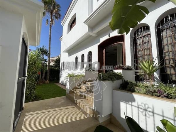 VILLA À DOUBLE USAGE À VENDRE sur Bd ALHOUR