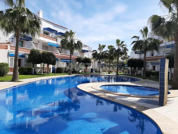 Rez-de-chaussée vue piscine à vendre