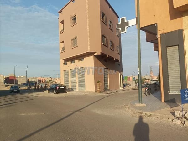 Local commercial à louer avec deux façades dans un emplacement de choix