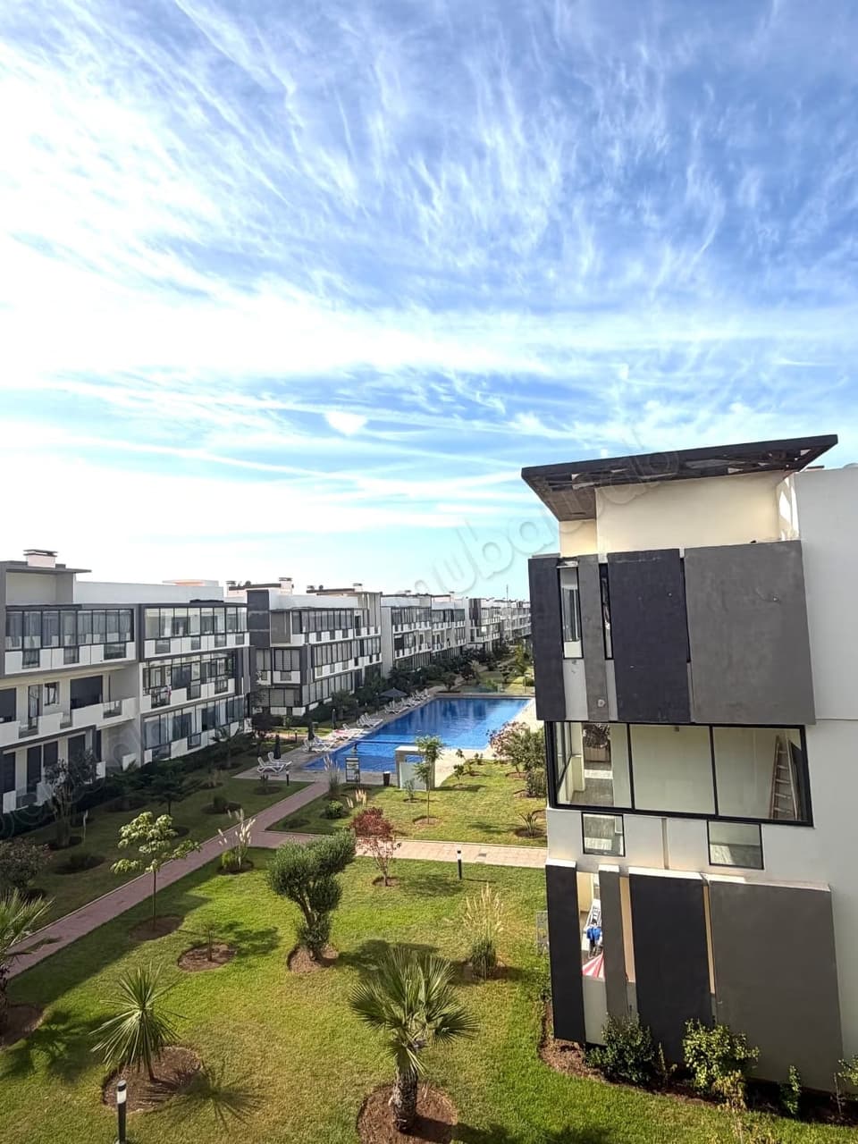 Très joli appartement vue piscine meublé