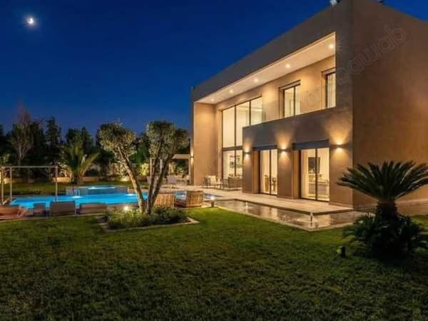 Villa à Vendre de 2050.0 m² à Marrakech, Route De L'Ourika Tassoultante