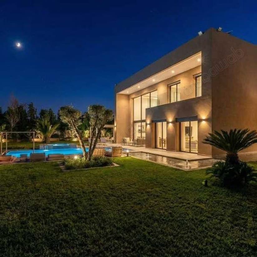 Villa à Vendre de 2050.0 m² à Marrakech, Route De L'Ourika Tassoultante