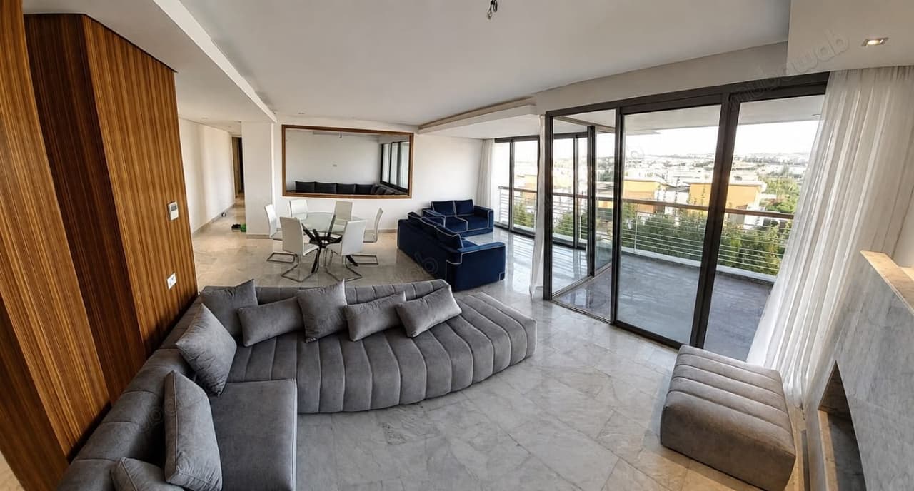 Duplex à louer cadre verdoyant avec piscine, VIDE