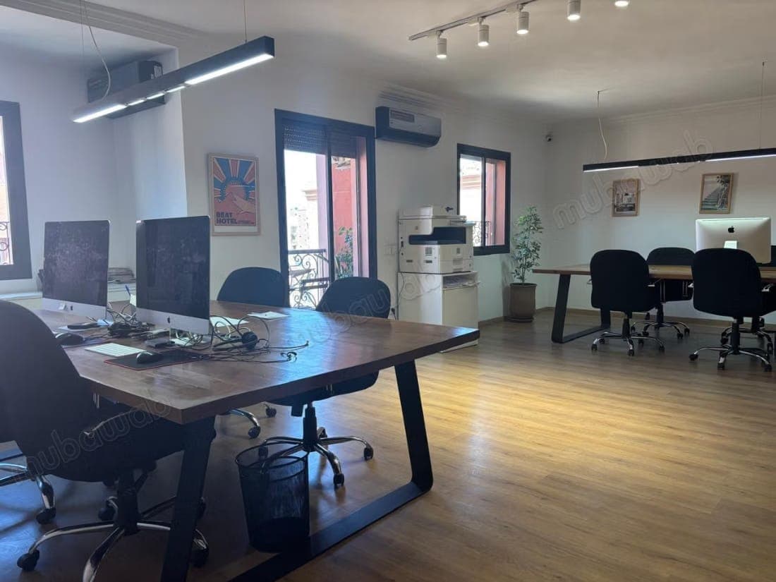 Equipped office for transfer – Behind Carré Éden