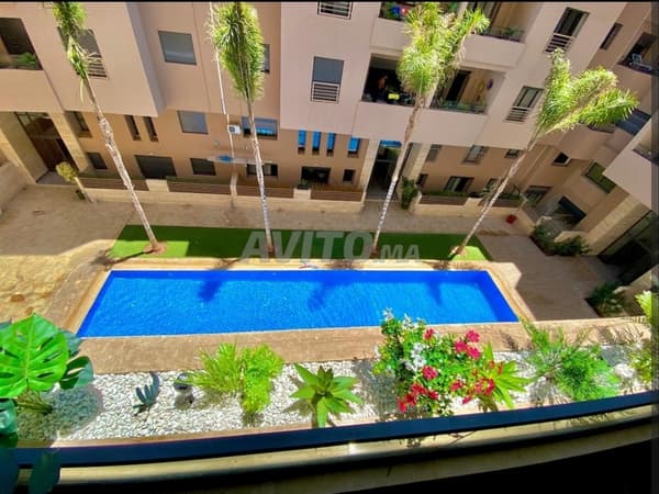 studio avec piscine courte