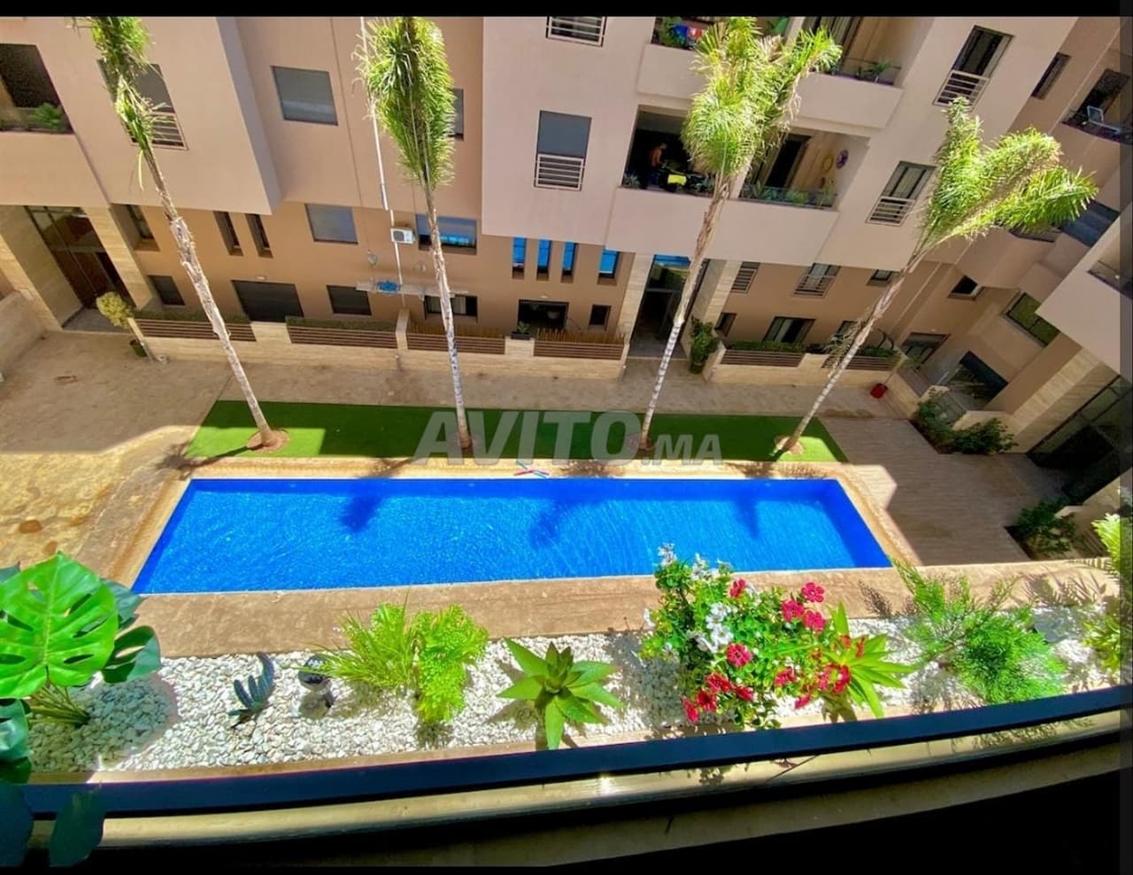 studio avec piscine courte