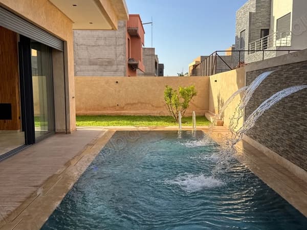 VILLA de LUXE te koop in TARGA. 5 slaapkamers. 384m2 met zwembad