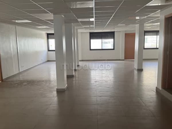 Offices for rent in the heart of Bd Massira Al Khadra, 235 m² surface. Elevator and terrace