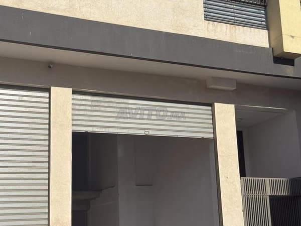 Negozio in vendita 42m2 soppalco 22m2
