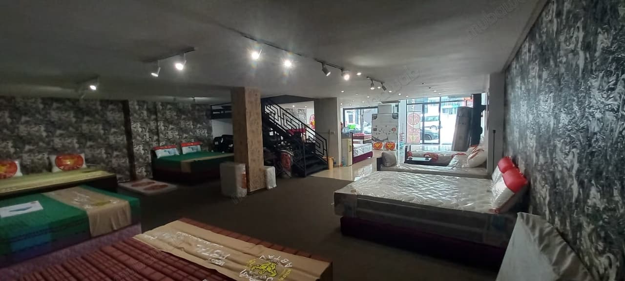 Locale commerciale 2Mars. 2 belle vetrine. Piano terra 164 m² 134 m²sp