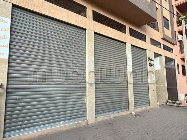 3 Locaux Commerciaux bien situé