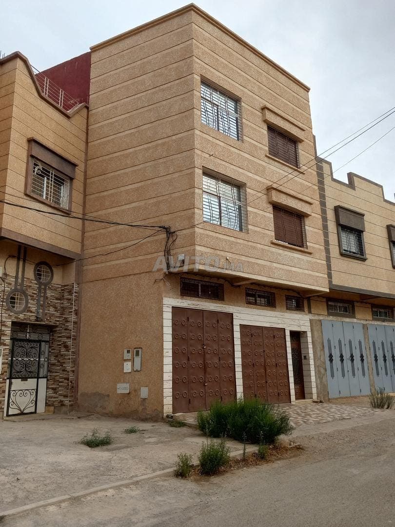 بيت تجاري للبيع