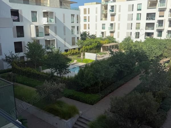 Huur dit appartement in Souissi. 3 slaapkamers. Conciërge en zwembad