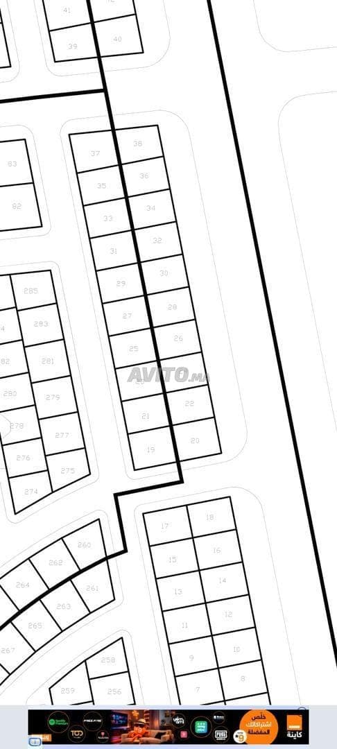 Terrein met titel van 200 meter, garage, 4 loten. Kanoni
