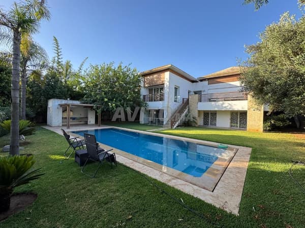 Villa front golf 1100 m en location à Bouskoura