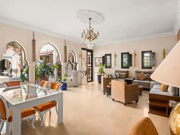 Splendide villa de 4 chambres rénovée, avec piscine et rooftop, VNA