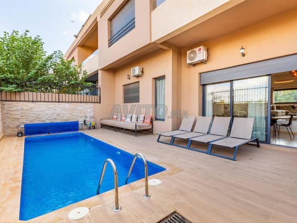 VILLA HAUT STANDING À VENDRE – LA PALMERAIE