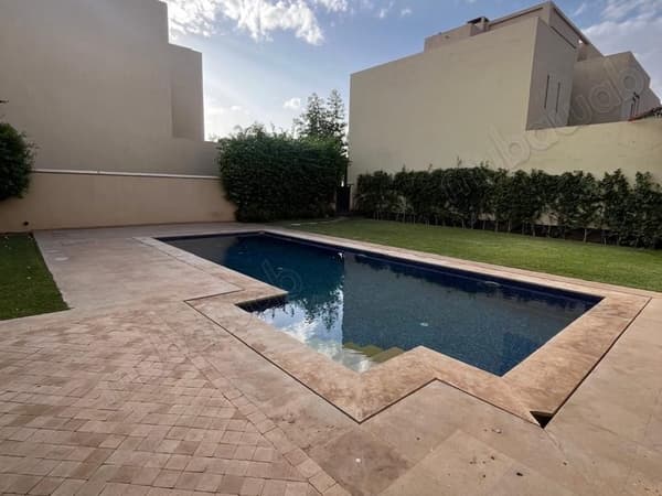 Superbe villa à louer à Amelkis. 6 pièces. Concierge et piscine