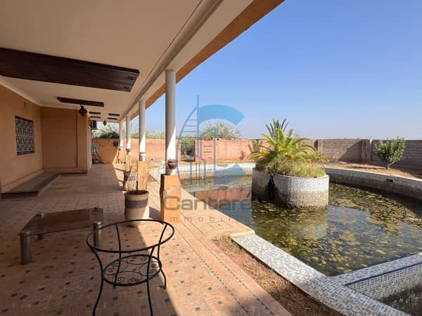 VILLA-RIAD DE PLAIN-PIED 5 À 7 CHAMBRES 27 493 M² DE TERRAIN AVEC DOMAINE OLIVERAIE À…