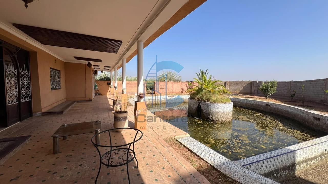 VILLA-RIAD DE PLAIN-PIED 5 À 7 CHAMBRES 27 493 M² DE TERRAIN AVEC DOMAINE OLIVERAIE À…