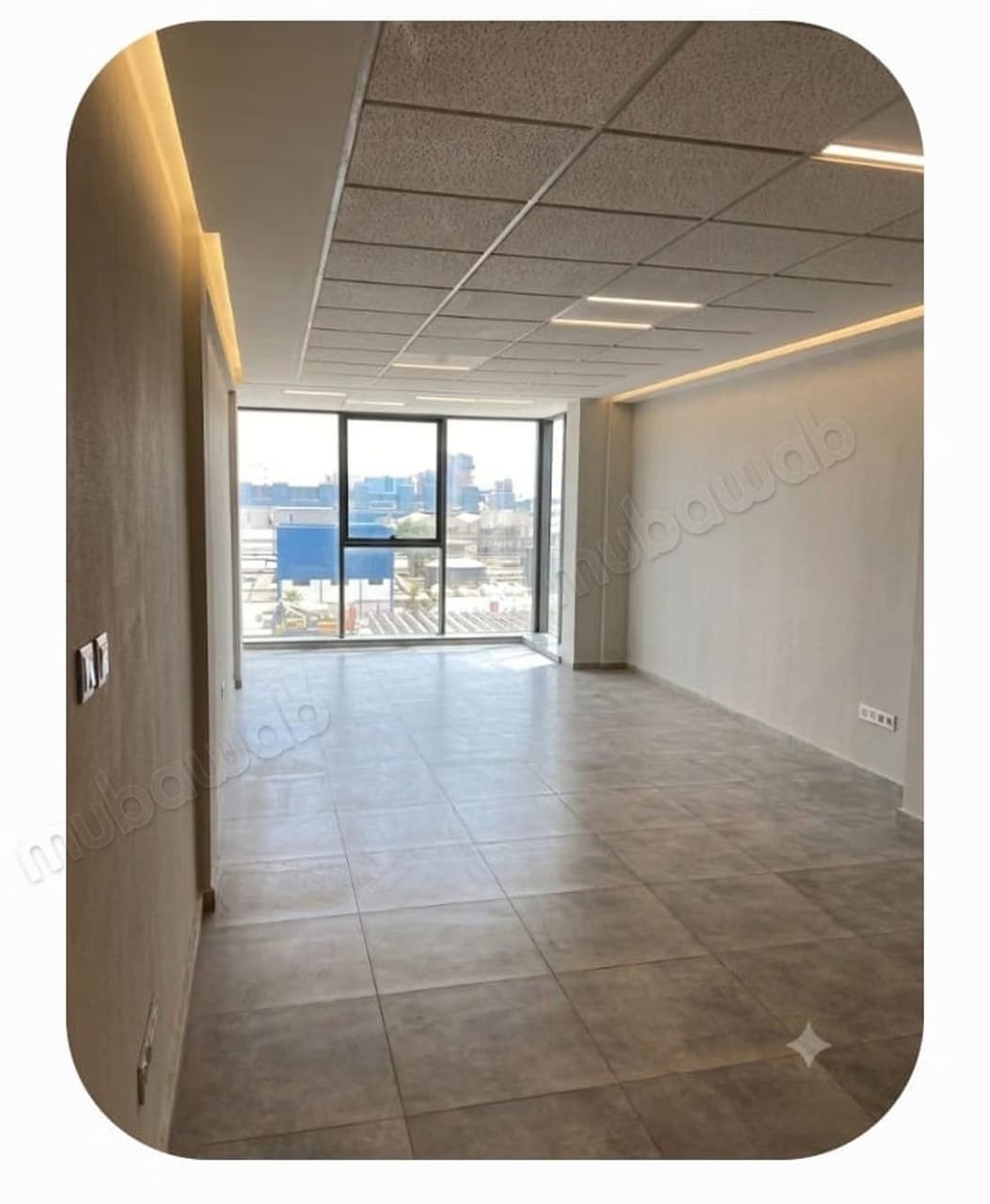 Kantoren van 34 tot 45m2 te koop in Zone Industrielle Oukacha. 590000 dhs