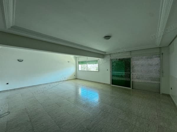 Appartement en location à Agdal. 4 chambres agréables. Salon traditionnel, antenne…