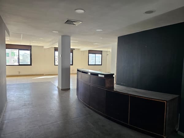 370 m² office floor for rent in Racine