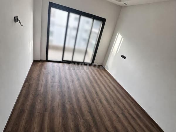 Empty Studio for Rent - 63m² - Bd Fès Californie